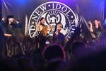 BiSが一夜限りの復活ライブ 歌舞伎町で「研究員」3千人集め