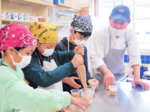 手作りチョコに挑戦 お菓子のプロが手ほどき 射添公民館で親子教室