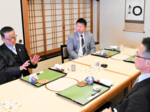 会食で講師と親睦 日本海政経懇 会員向けサービス開始