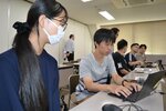 鳥大生が新聞製作現場を見学