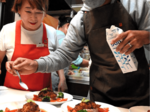 クリスマス料理に挑戦 県立夜間中学まなびの森学園 食材や文化学び5品