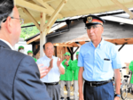 佐津駅 名誉駅長に八木さん JR西OB 「地域とのパイプ役」
