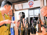 杜氏の話ツマミに酒堪能 新温泉、杜氏館 月いち利き酒会スタート