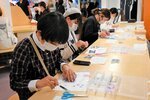 劇場版名探偵コナン公開イベント トレカケースデコ作りに夢中