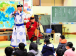 モンゴルの音、壮大さに魅了 浜坂東小で馬頭琴演奏会