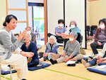 歌とマッサージで健康意識 湯梨浜で「いきいき教室」