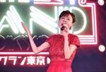 高橋真麻、新橋で元気に熱唱 ストレスは「食べて解消」