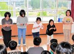 劇創作、伝える力磨く 江原河畔劇場 兎塚小でワークショップ