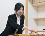 西山朋佳、女性初の棋士ならず