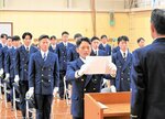 訓練終え25人 職務の第一歩 鳥取県消防学校卒業式