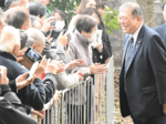 首相、地元支援に感謝 八頭 出馬表明神社参拝し交流