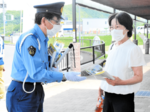 夏の行楽 安全運転を 美方署などが街頭活動
