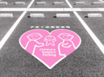 子育て中の人「どうぞ」 県内施設に優先駐車場設置へ
