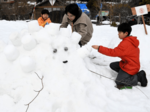 家族で雪遊び楽しむ さじアストロパークで恒例の雪まつり