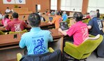 【ウェブ早出し】マグロのポロシャツで市議会本会議 水揚げ全国有数の境港、豊漁祈念しPR
