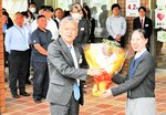 「町民生活前進へまい進」 浜上町長初登庁、4期目スタート