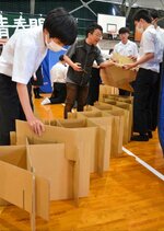 避難所の確認や簡易テント設営 三朝中で防災講座