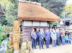 「天の真名井」の水車復活 小屋のかやぶき屋根も修復