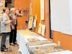 こだわりの布で多彩に 京丹後在住の女性3人展 小物や洋服500点 村岡