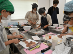 さまざまなスパイスを活用 サンマートで「父の日に作ろう親子料理教室」
