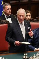 英国王、伊議会で演説