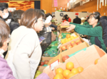 生徒が笑顔で接客 「鳥商デパート」大勢の来店客でにぎわう 1日まで