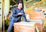 大阪からIターン 北岡さん、大山の生産組合に仲間入り 「陣構紅茶」有名に 高い知識と熱意、後継者へ期待