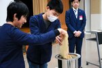 ズームアップ 二十歳の自分へ 新温泉の小6 108人メッセージ タイムカプセル封印