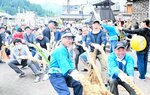温泉街に威勢いい声 「大菖蒲綱引き」活気あふれ 湯村温泉まつり