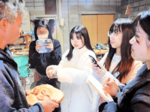 住民に触れ地域知る 奈良の大学生 小代で聞き取り調査 特産品など撮影 PR動画制作へ