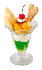 レトロ風のパフェ