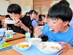 給食通し台湾親しむ 台中・石岡区と交流促進 三朝町内小中学校で特別献立