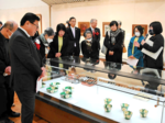 ツバキモチーフの絵画や工芸作品並ぶ 倉吉市制70周年特別展開幕