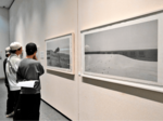 鳥取砂丘モノクロで表現 ドイツ出身・ツォーンさん写真展 やまびこ館