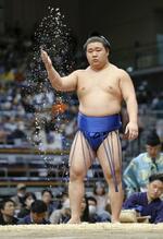 父と息子、丸い土俵と固い絆
