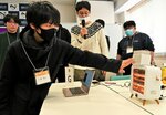 街に役立つモノづくり IoT活用、チームで製作 鳥大で発表会