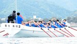 心一つに、9チーム熱戦 香住高「カッターレース大会」