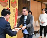 規格外梨利用ビールに栄誉 食パラダイス鳥取県特産品コン表彰式