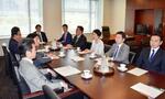 年金法案提出遅れを批判