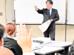 記事の構成や読み方を学ぶ 米子税務署で新聞講座