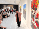 時代背景投影した作品の奥深さ 井田幸昌さんの個展開幕