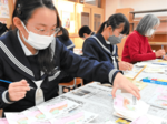 独居高齢者へ年賀状を作成 鳥取北中生と久松民生委員