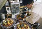 高知の伝統文化「皿鉢料理」届ける料理人