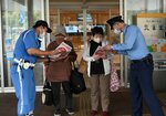 県警高速隊などが安全運転呼びかけ 鹿野の道の駅で、山陰道死亡事故受け