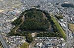 応神陵、巨大土盛りの中に石室