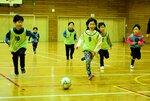 ズームアップ 6歳臼歯に力込め熱戦 美方郡キッズサッカー大会