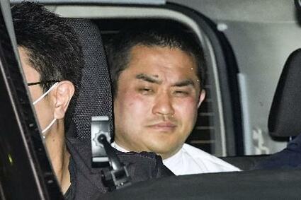 地下鉄乗車前後に3回切り付けか