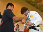 柔道・阿部一二三選手が南部町で講演 中学校文化祭にもサプライズ出演