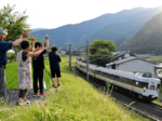 庭から毎日手を振ったやくも 今日はサヨナラの合図 11歳徳岡さん(江府)