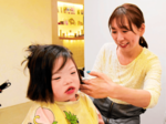 頭髪悩む子のために 医療的ケア児と母がヘアドネーション 倉吉 日頃の感謝、気持ち込め